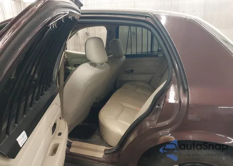 2008 Ford Crown Victoria Police/Police Interceptor z USA, uszkodzony, nr VIN 2FAFP71V48X151628